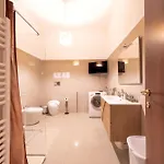 The Wine Cave, Cool & Spacious 2br, Steps From Centrale, Ideal For Large Groups And Families