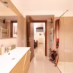 The Wine Cave, Cool & Spacious 2br, Steps From Centrale, Ideal For Large Groups And Families Milan