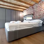 Isola Stylish Loft In Apartamento Milão