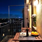 Skyline In Citta Studi A 1 Minuto Dal Metro Con Terrazzo Wi-fi E Netflix *