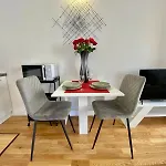Апартаменты Albani Life, Stile & Comfort In Soluzione Silenziosa E Indipendente, Comoda Per Stadio San Siro, Rho Fiera E Life