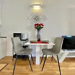 Апартаменты Albani Life, Stile & Comfort In Soluzione Silenziosa E Indipendente, Comoda Per Stadio San Siro, Rho Fiera E Life *