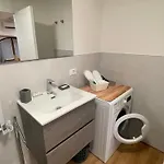 Elena S Navigli شقة *