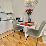 Апартаменты Albani Life, Stile & Comfort In Soluzione Silenziosa E Indipendente, Comoda Per Stadio San Siro, Rho Fiera E Life