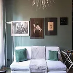 Artistic Flat W Wooden Beams, Porta Venezia * ميلان