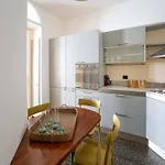 Chic In Cental Apartment