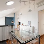 Guesthost - Navigli Modern Flat Apartman