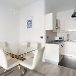 Guesthost - Lorenteggio Charming Flat