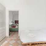 Guesthost - Comfy Nest In South Apartament