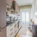 Cosmopolitan House - Modern Bocconi Apartment