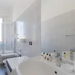 Guesthost - Comfy White Apartmán