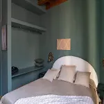 شقة Artistic Flat W Wooden Beams, Porta Venezia