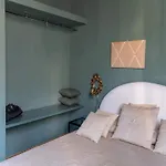 Artistic Flat W Wooden Beams, Porta Venezia