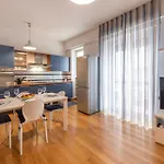 Apartamento Bnbutler - Strigelli, 13 - Accogliente Bilocale Con Balcone *