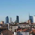 Skyline In Citta Studi A 1 Minuto Dal Metro Con Terrazzo Wi-fi E Netflix Lägenhet *