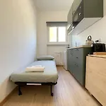 Апартаменты Casa Ele - A Stone's Throw From The Metro