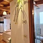 Acasadifranci Attico Con Dehor Privato, Wifi E Metro A 4 Min Da Piedi Apartamento *