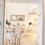 San Babila Elegant Duplex - Design District Milano