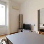 Guesthost - Modern Flat Near Darsena Διαμέρισμα Μιλάνο