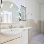 Charming Urban Retreat, Brera - Porta Nuova Apartment *