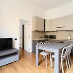 Guesthost - Modern Flat Near Darsena Διαμέρισμα *