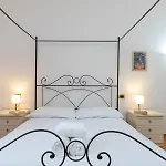 I-host - De Sanctis 52 Milaan