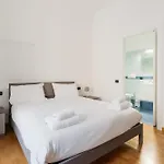 Guesthost - Modern Flat Near Darsena Μιλάνο