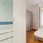 Guesthost - Modern Flat Near Darsena Διαμέρισμα *