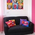 Pop Art 10 Min From Duomo Δωμάτια σε οικογενειακή κατοικία *