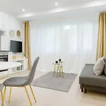 Aparthotel The Boutique - Bande Nere M1 Metro Direct To Duomo & San Siro - Center 4*