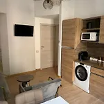 Daire Rin Collection - 2br 2ba - 5 Min Walk To Metro & Train