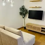Isola Living - M3-m5 Zara Subway * Milan