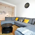 Spacious And Modern - Solari *