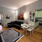 Centro Garibaldi M2 아파트