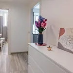 Apartament Lovely - 15 Minutes To Duomo Mediolan