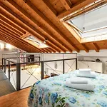 A Loft - Metro Centro- 5 Posti Apartment