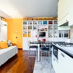 Exclusive With Terrace At 15 Min To Duomo Apartamento Milão