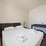 Bicocca, Free Parking, Private Garage, Metro M5 200m, Garden, Kids & Pet Friendly Apartment