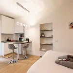 Apartment La Vecchia Milano-les Nubles Vannucci - Il Ballatoio E Il Cortile