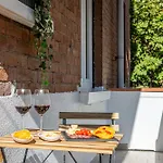 Apartament Lovely - 15 Minutes To Duomo *