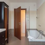 Apartment Bicocca, Free Parking, Private Garage, Metro M5 200m, Garden, Kids & Pet Friendly Milan