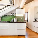 Station 5 Min The Skyshouse * Mediolan