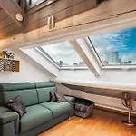 Station 5 Min The Skyshouse *