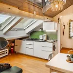 Station 5 Min The Skyshouse *