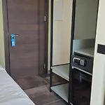 V7 فندق ميلان