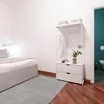 Pensjonat Easylife - In Via Della Spiga 4*