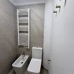 Newly Renovated 2br Near Bocconi & Metro Ferienhaus