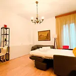 Exclusive & Cosy 3-bedroom By San Siro Stadium & Metro Гостевой дом