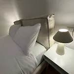 Newly Renovated 2br Near Bocconi & Metro Ferienhaus Mailand