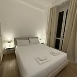 Ferienhaus Newly Renovated 2br Near Bocconi & Metro *